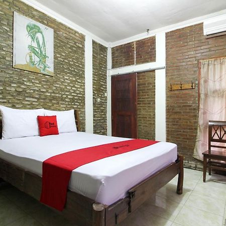 Reddoorz Near Rumah Sakit Wirosaban Salakan Esterno foto