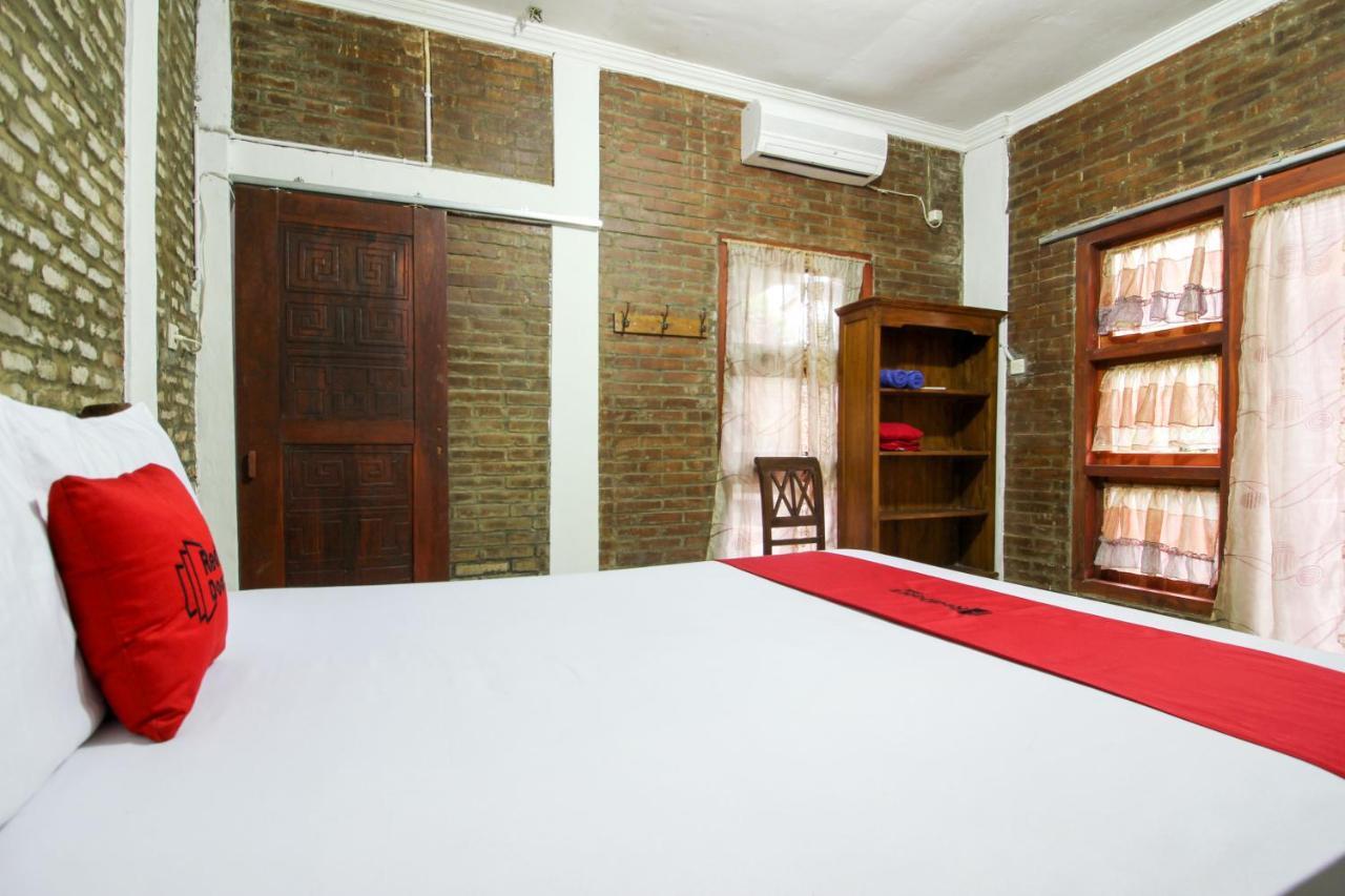 Reddoorz Near Rumah Sakit Wirosaban Salakan Esterno foto