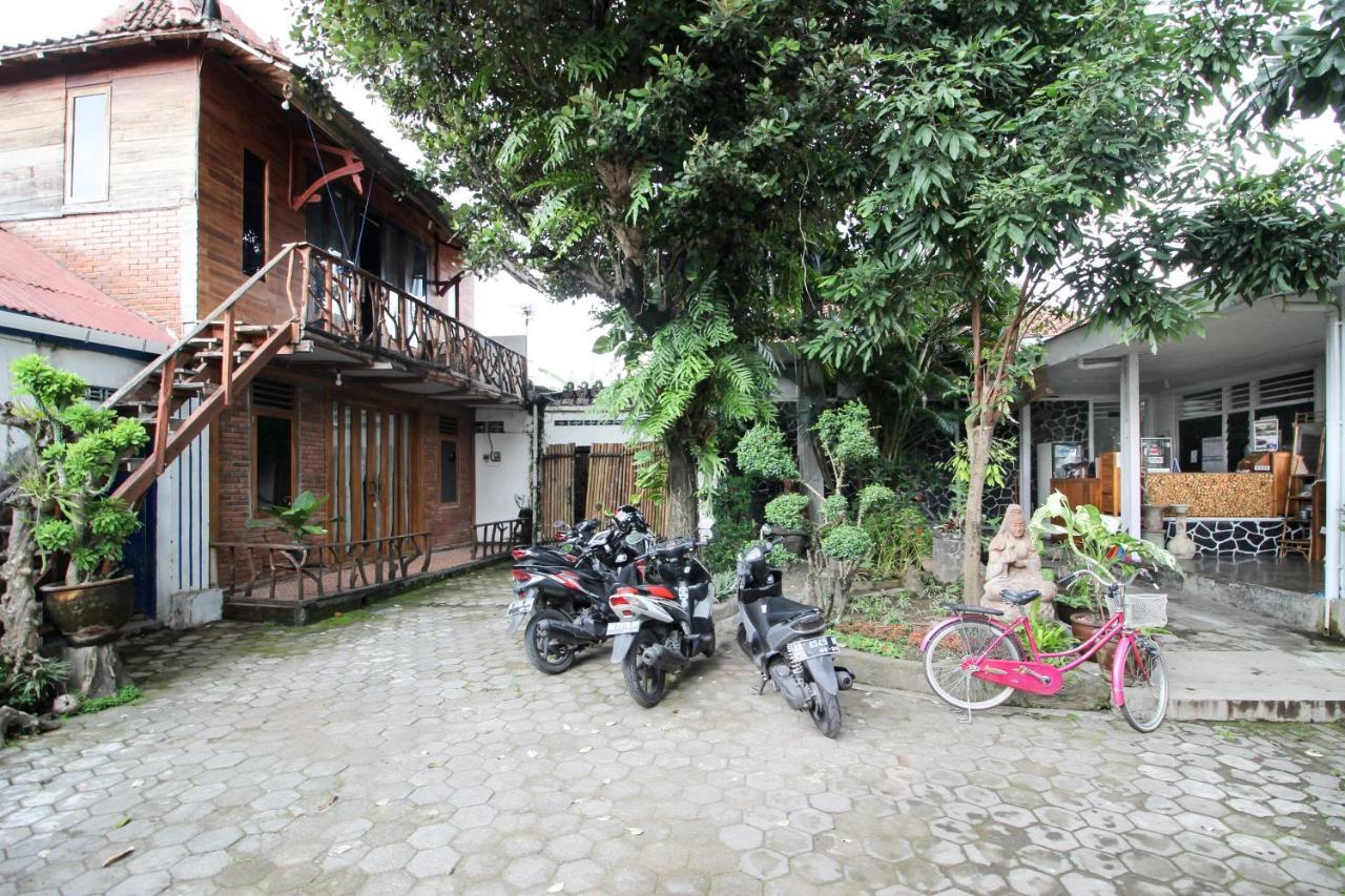 Reddoorz Near Rumah Sakit Wirosaban Salakan Esterno foto