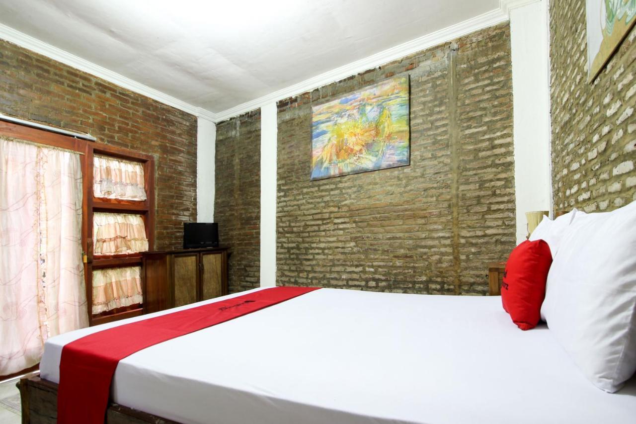 Reddoorz Near Rumah Sakit Wirosaban Salakan Esterno foto
