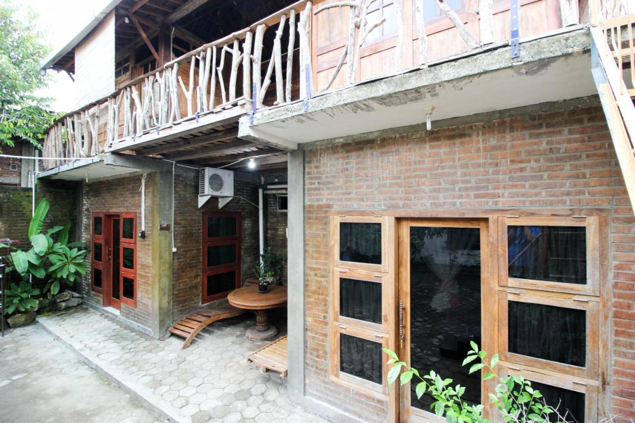 Reddoorz Near Rumah Sakit Wirosaban Salakan Esterno foto