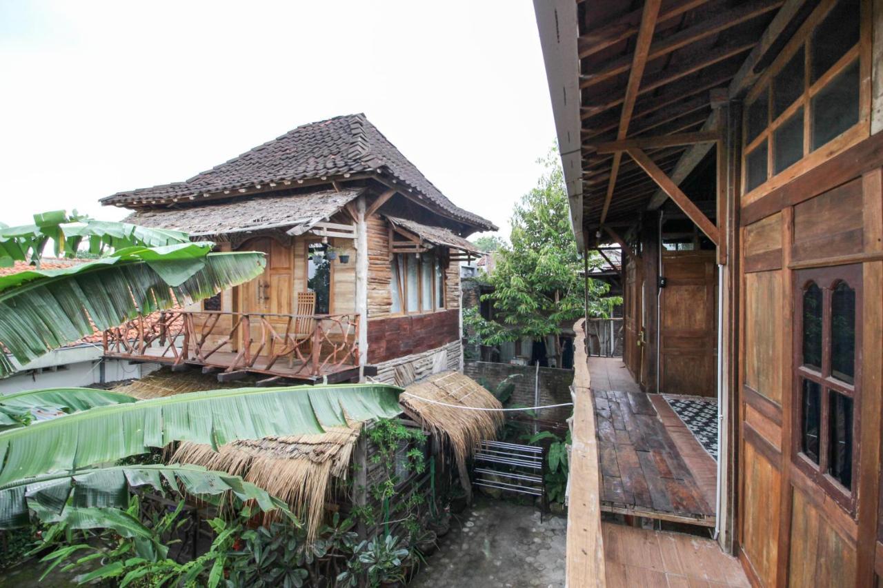 Reddoorz Near Rumah Sakit Wirosaban Salakan Esterno foto