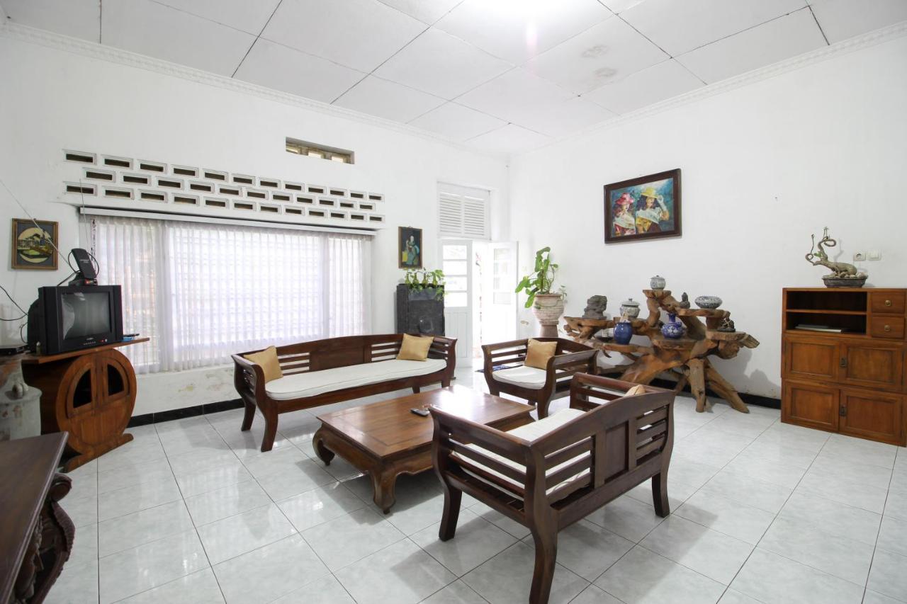 Reddoorz Near Rumah Sakit Wirosaban Salakan Esterno foto