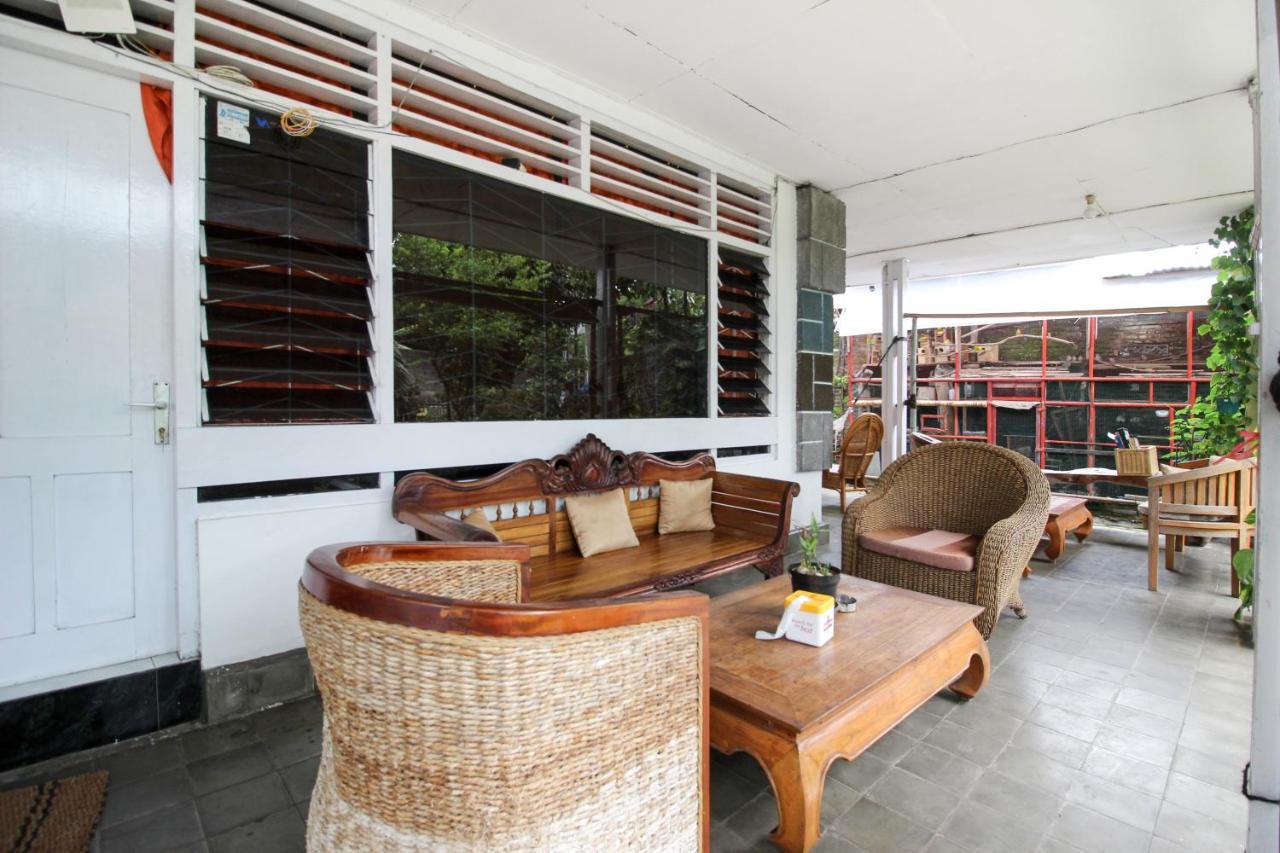 Reddoorz Near Rumah Sakit Wirosaban Salakan Esterno foto
