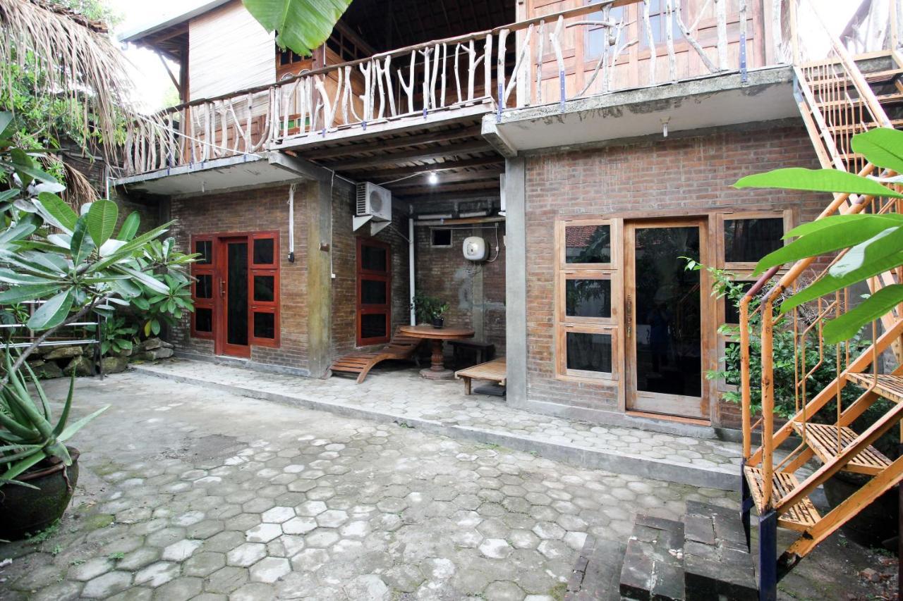 Reddoorz Near Rumah Sakit Wirosaban Salakan Esterno foto