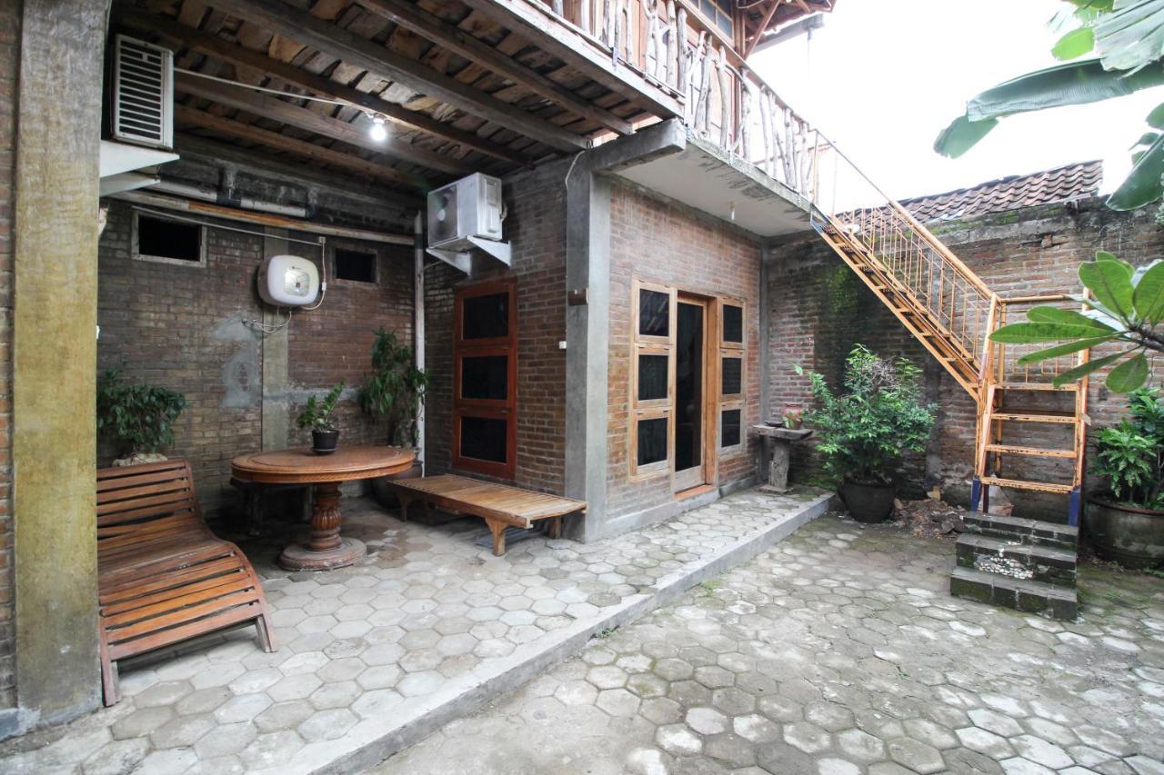 Reddoorz Near Rumah Sakit Wirosaban Salakan Esterno foto