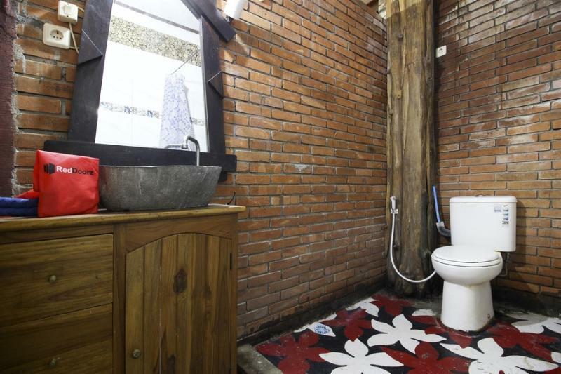 Reddoorz Near Rumah Sakit Wirosaban Salakan Esterno foto